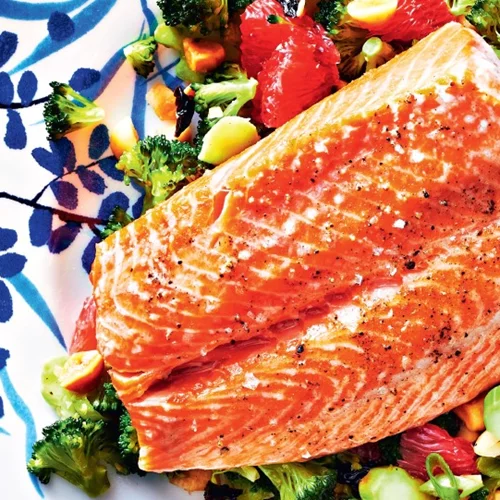 Πιλάφι με σολομό, μπρόκολο και τζίντζερ