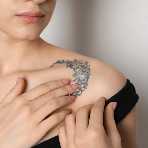 Tα τατουάζ αυξάνουν τον κίνδυνο για αυτόν τον τύπο καρκίνου