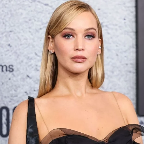 Jennifer Lawrence: Η λεπτομέρεια που έκανε το σινιόν χτένισμά της, super stylish