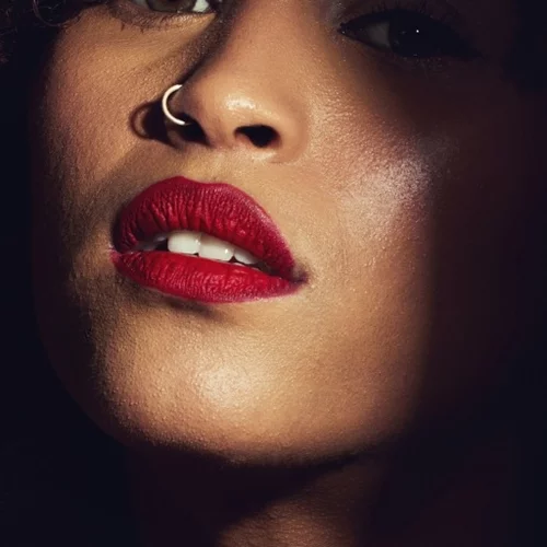 Οι 3 τάσεις ομορφιάς που πρωταγωνίστησαν στο street style του Παρισιού