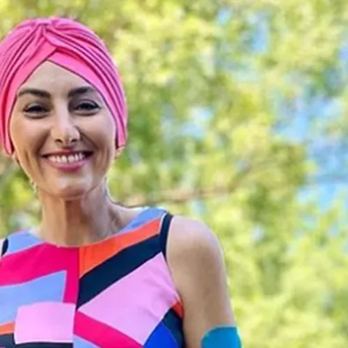 Ρεγγίνα Μακέδου: Άρχισαν να πέφτουν τα μαλλιά της μετά τη μεταμόσχευση – Το βίντεο μέσα από το νοσοκομείο