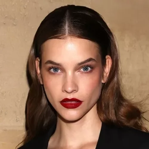 Τα 7 οικονομικά μπορντό κραγιόν που θα φοράς όλο το χειμώνα