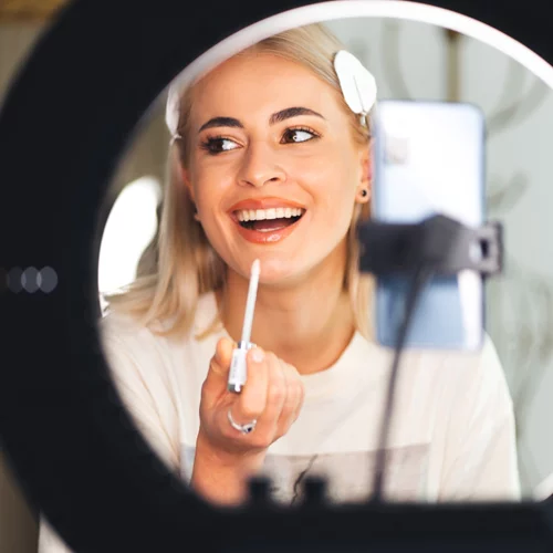 Beautiversity: H L’Oréal εκπαιδεύει τους beauty influencers του μέλλοντος