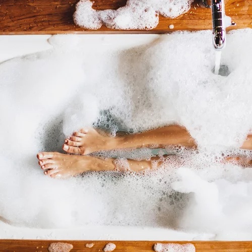 5 μεθυστικά αφρόλουτρα με λεβάντα για άμεση αίσθηση χαλάρωσης