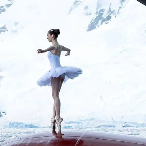 Victoria Dauberville: Η μπαλαρίνα που έγινε viral χορεύοντας στην κορυφή πλοίου στην Ανταρκτική