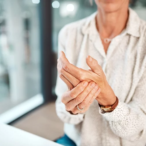 Πώς θα προλάβεις την οστεοπόρωση; Αλήθειες και μύθοι βρίσκουν απάντηση