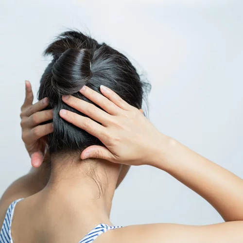 Πώς να σταματήσεις να καμπουριάζεις: Ασκήσεις 4 λεπτών από τον Dr. Jon Saunders