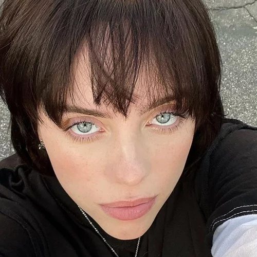 "Είναι εξαντλητικό": Η Billie Eilish μιλάει για την καθημερινότητά της με το σύνδρομο Τουρέτ