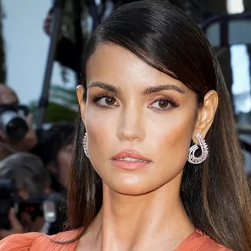 Καλεσμένη σε γάμο: 3 hairlooks που θα σε χρίσουν την πιο chic παρουσία της βραδιάς