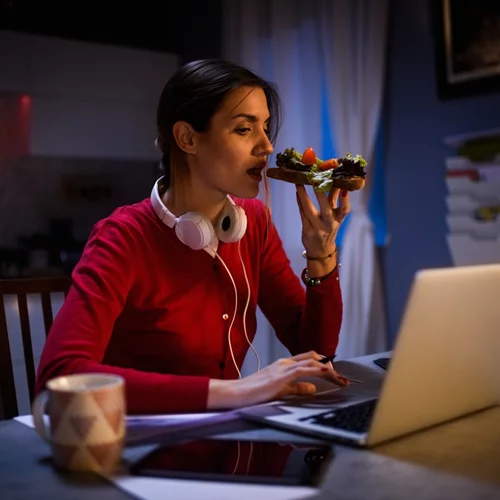 Μπορεί ένα μικρό σνακ πριν από τον ύπνο να καταπολεμήσει τις αϋπνίες;