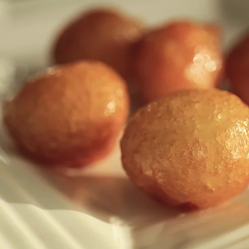 Συνταγή για νηστίσιμους λουκουμάδες - Τραγανοί εξωτερικά και ζουμεροί στο εσωτερικό τους