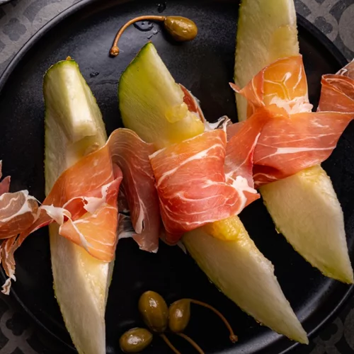 Τρεις τρόποι να συνθέσεις με φρούτα ένα αλμυρό πιάτο