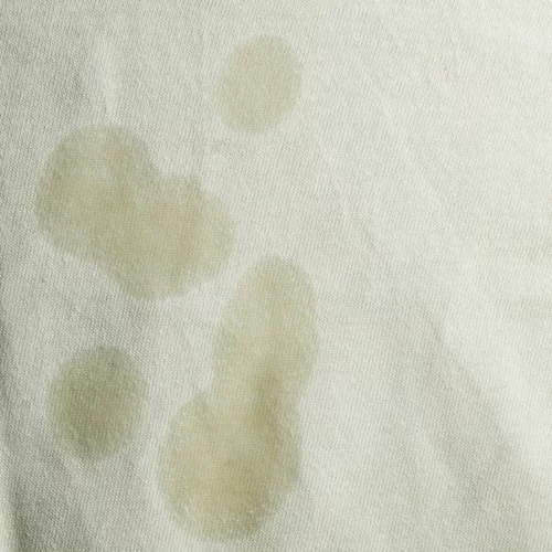 Έτσι βγαίνει ο επίμονος λεκές από λάδι από τα ρούχα