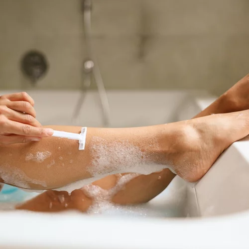 Ξύρισμα: Συμβουλές και επιλογές για αψεγάδιαστη επιδερμίδα στις διακοπές