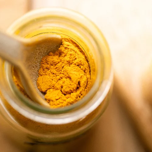 Θες αντιοξειδωτικά; Αυτοί οι 5 συνδυασμοί "απογειώνουν" τον κουρκουμά