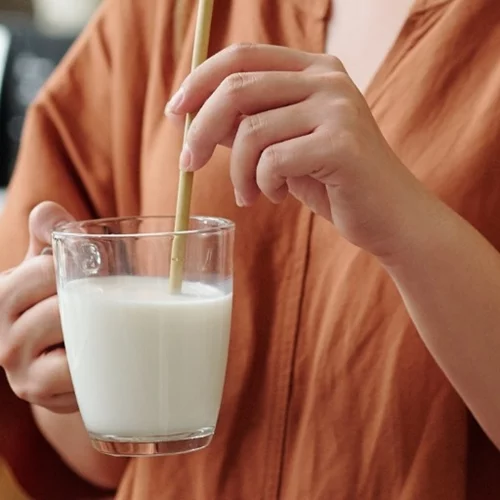 Είναι το πλήρες γάλα καλύτερο από αυτό των χαμηλών λιπαρών;