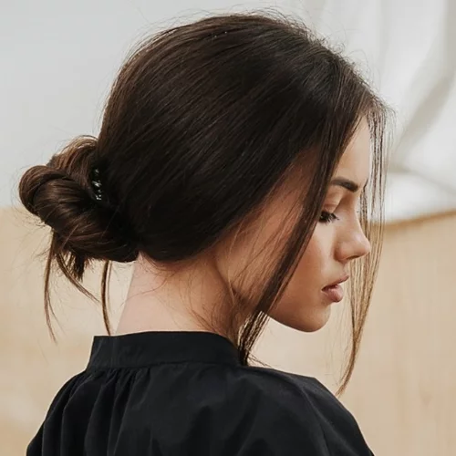 To εύκολο χτένισμα που έχει facelift εφέ