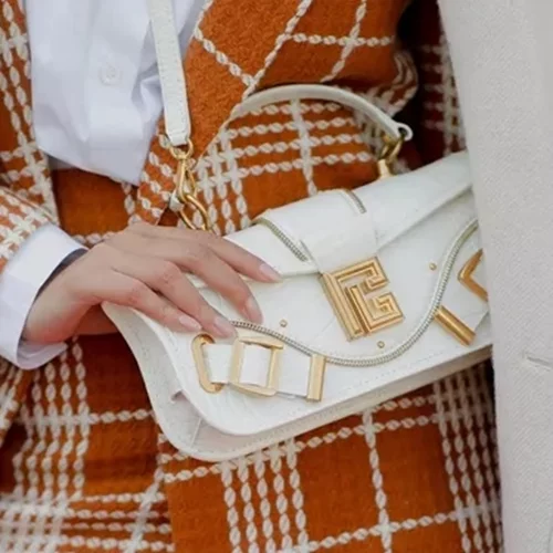 Έκλεισες ραντεβού για μανικιούρ; Το χρώμα που θα επέλεγε τώρα κάθε it girl