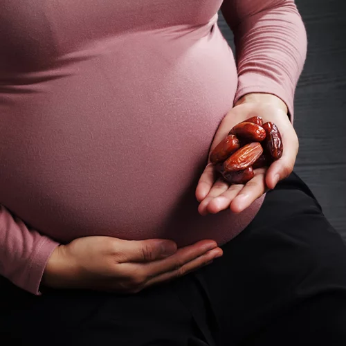 Αυτό το αποξηραμένο φρούτο επισπεύδει τον τοκετό | Όλα τα οφέλη