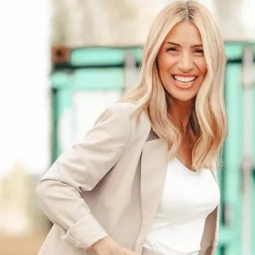 Άλλος άνθρωπος η Μαρία Ηλιάκη | Υιοθέτησε ένα καστανό, κοντό καρέ hair look