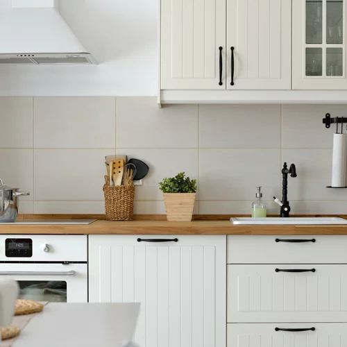 "Δισεκατομμύρια και τρισεκατομμύρια βακτήρια": Το αντικείμενο που πρέπει να απαγορευτεί από την κουζίνα μας, σύμφωνα με ειδικό