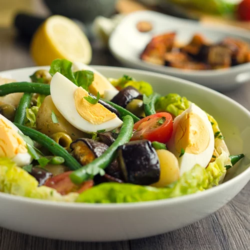 7 συνδυασμοί για να προσθέσεις τουλάχιστον 15 γρ πρωτεΐνης στις σαλάτες