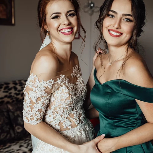 Είσαι κουμπάρα σε γάμο; Μην κάνεις αυτό το λάθος στο outfit σου