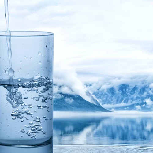 Μήπως μαζί με το νερό μας πίνουμε και… νιτρικά;