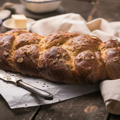 Τι αλεύρι βάζουμε στα τσουρέκια, το ψωμί, το κέικ;