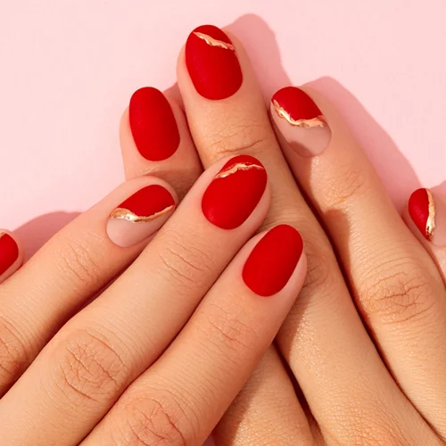 5 γιορτινά μανικιούρ για να λάμψεις φέτος τα Χριστούγεννα