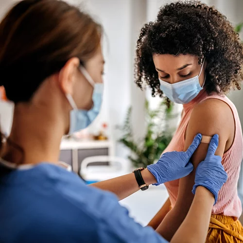 Εμβόλιο γρίπης: Ποιες είναι οι πιθανές παρενέργειες που πρέπει να γνωρίζουμε