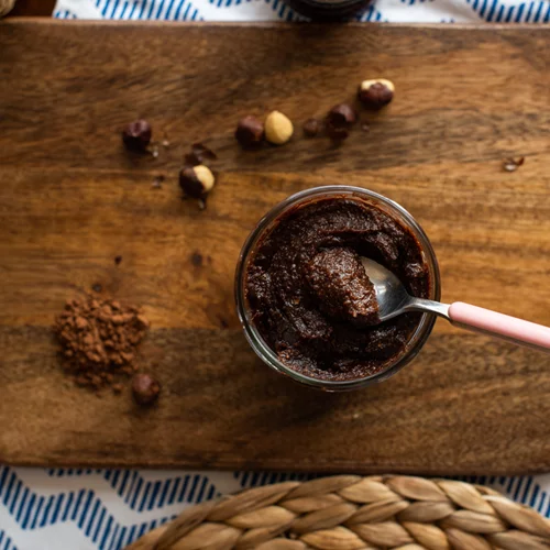 Σπιτική vegan nutella: Η υγιεινή συνταγή για πραλίνα φουντουκιού με ελάχιστη ζάχαρη