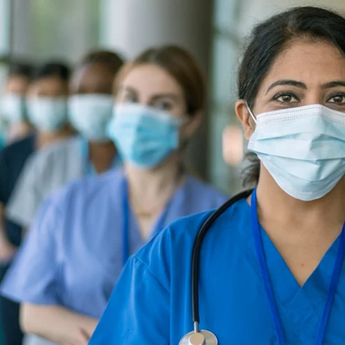 Δύο γυναίκες πνευμονολόγοι για το πώς βίωσαν την πανδημία