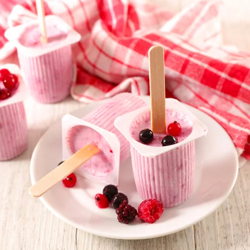 Συνταγή για frozen yogurt με γεύση raspberry: μόνο με 4 υλικά