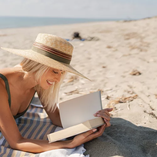 Το καλοκαίρι επιταχύνει τη γήρανση: Τι κάνει ο ήλιος στο δέρμα σου και πώς να αντιδράσεις άμεσα