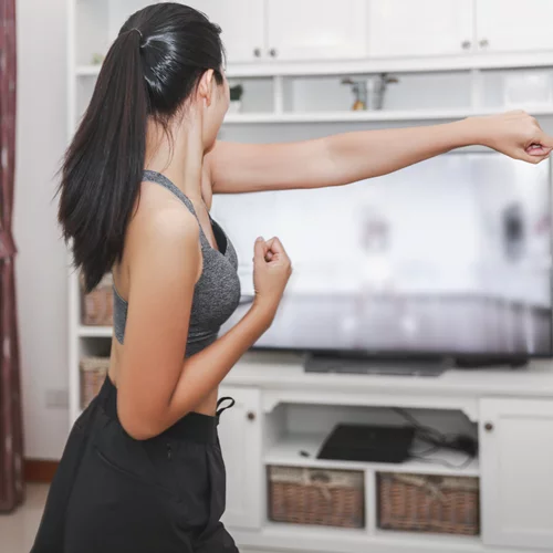 Ένα δυνατό 30λεπτο πρόγραμμα μποξ για να κάψεις λίπος