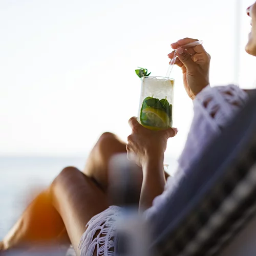 Γαστρεντερίτιδα στις διακοπές: Πώς θα την αποφύγεις και πώς θα περάσει πιο γρήγορα