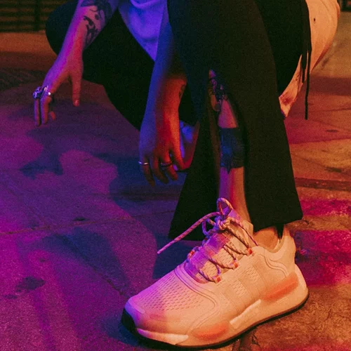 Έξι χρόνια μετά το λανσάρισμά του, η adidas Originals μάς επανασυστήνει το μοντέλο NMD