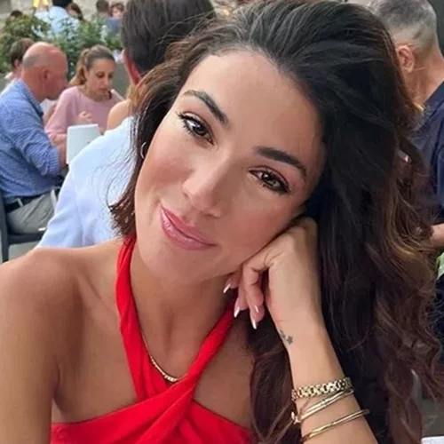 Ήβη Αδάμου: Υιοθέτησε το classy μανικιούρ που προτιμούν διαχρονικά και οι Γαλλίδες