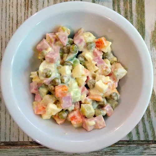 Συνταγή για την κλασική ρώσικη σαλάτα Ολιβιέ