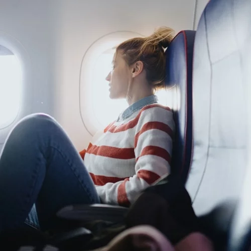 Πόνος στα αυτιά στο αεροπλάνο: Πώς θα τον αποφύγουμε;