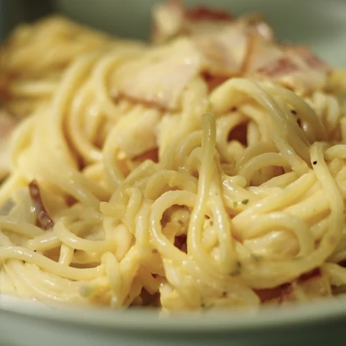 Φτιάξε την πιο γρήγορη ατομική καρμπονάρα με ένα σκεύος