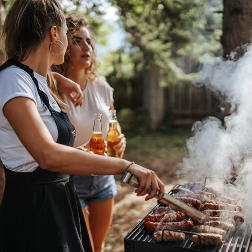 5 κίνδυνοι υγείας που κρύβει η ψησταριά για τα μάτια σου