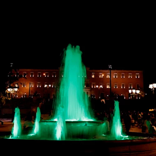 H Πλατεία Συντάγματος & η Ομόνοια "ντύθηκαν" στα πράσινα για την Παγκόσμια Ημέρα Ευαισθητοποίησης για το Λέμφωμα