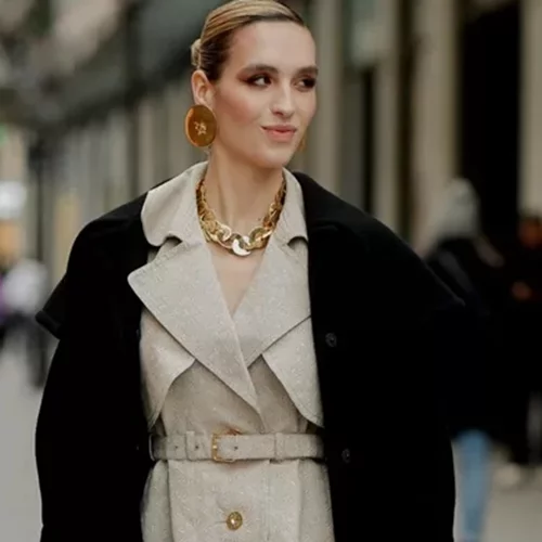 The sandwich rule: Ο viral κανόνας του TikTok για να ντύνεσαι κομψά μέσα σε 5 λεπτά