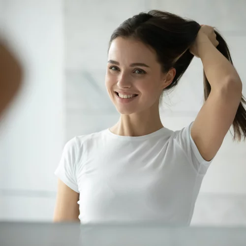 Θες μακριά μαλλιά, χωρίς ψαλίδα και κατεστραμμένες άκρες; Το hair dusting είναι η ιδανική τεχνική για σένα