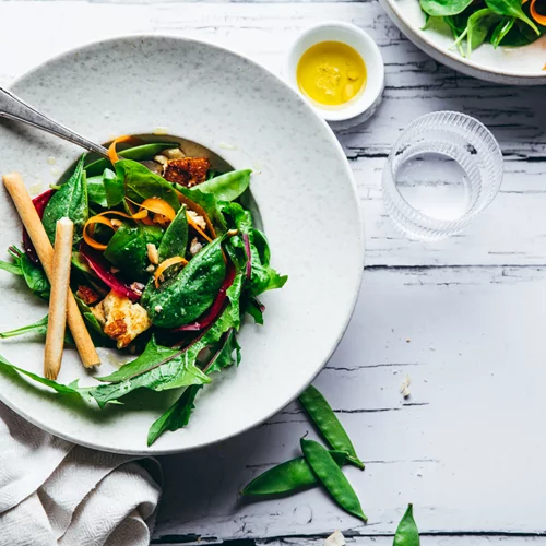 Τα 5 καλύτερα πράσινα φυλλώδη λαχανικά που είναι σούπερ θρεπτικά και μαγειρεύονται εύκολα