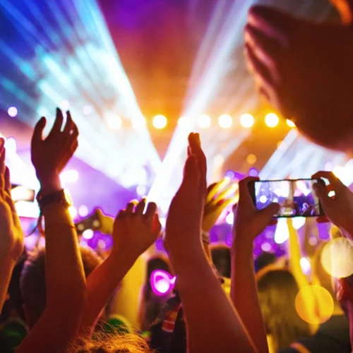 Νέα μελέτη: Πότε και πώς θα μπορούμε να ξαναπάμε σε συναυλίες σε κλειστό χώρο