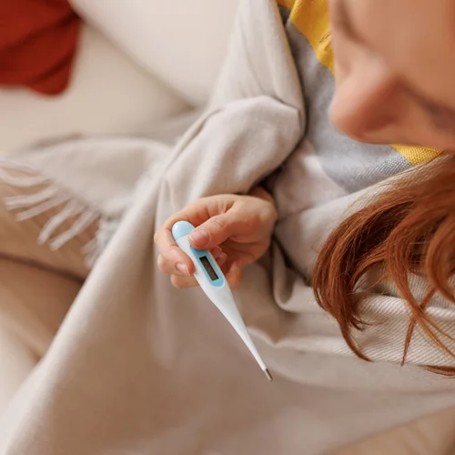 Παρακεταμόλη ή ιβουπροφαΐνη; Μάθε ποιο σε ανακουφίζει πιο γρήγορα από πυρετό και πόνο