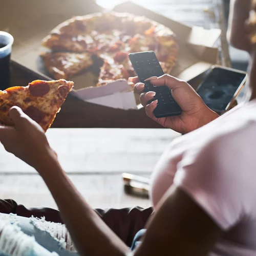 Φάε συνειδητά, ζήσε υγιεινά: 3 απλά tips για να σταματήσεις την υπερφαγία